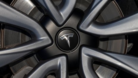 Книжата на Tesla са поевтинявали всяка седмица от влизането на Мъск в администрацията на Тръмп