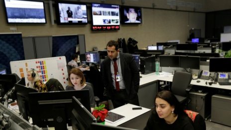 Как машината за дезинформация на Кремъл взе на прицел Европа