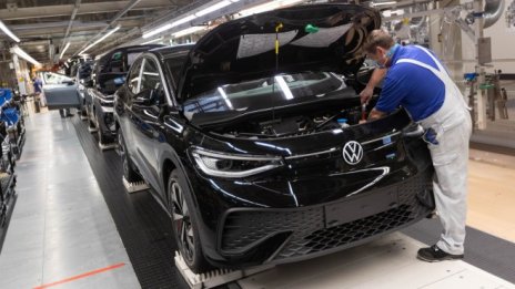 VW въвежда квотна система за дилърите заради силното търсене на ID моделите