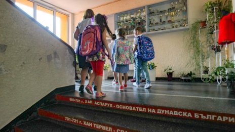 Идеята за по-ранен старт на учебната година е на етап дискусия