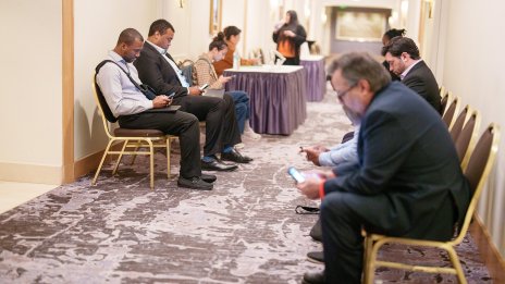 Mолбите за помощи при безработица в САЩ намаляват, но безработните се увеличават