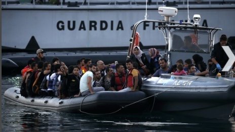 НАТО: Потокът от бежанци към Европа отслабва ИДИЛ