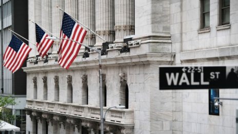 Индексите на Wall Street започват сесията с плахи ръстове*