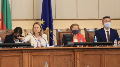 Ива Митева: Могат да се търсят всякакви механизми за работа на парламента