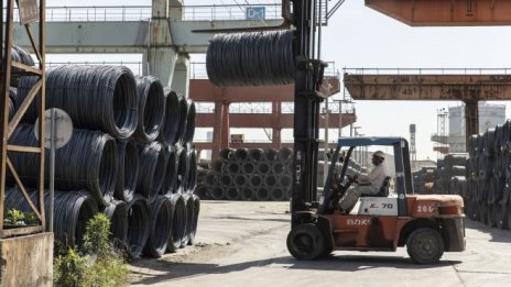 Китай обмисля по-високи мита върху износа в опит да укроти стоманената идустрия
