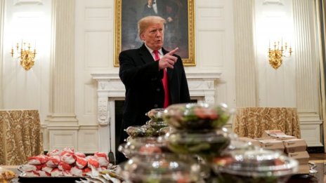 Членове на Конгреса в САЩ даряват или се отказват от своите заплати