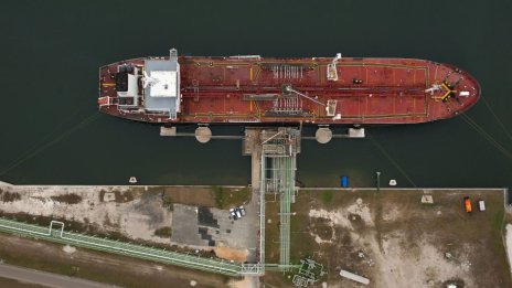 Русия изпреварва Саудитска Арабия и вече е водещ доставчик на петрол за Китай