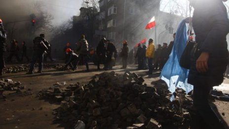 Поне трима са загинали при нови сблъсъци в Киев