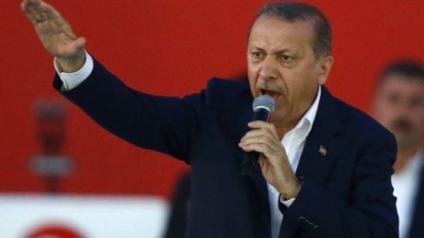 Почти два месеца след опита за преврат арестите в Турция продължават