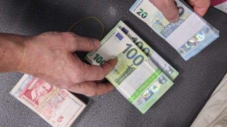 Графика на деня: Колко често спестявате?