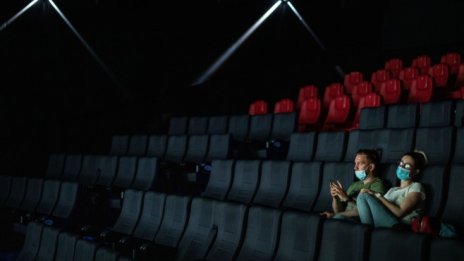 Киноиндустрията започва 2021 г. с надежда за по-добри дни