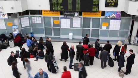 Дронове са забелязани над летището в Санкт Петербург и руска рафинерия