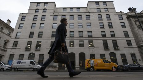 Американският фонд KKR набра 8 млрд. долара за инвестиции в Европа