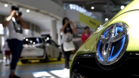 Volkswagen продава, но Toyota печели