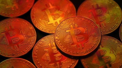 Коронавирусът изпрати цената на биткойна под прага от 7500 долара