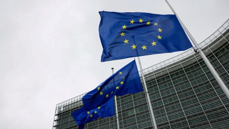 ЕК се насочва към централизирано управление на радиочестотния спектър