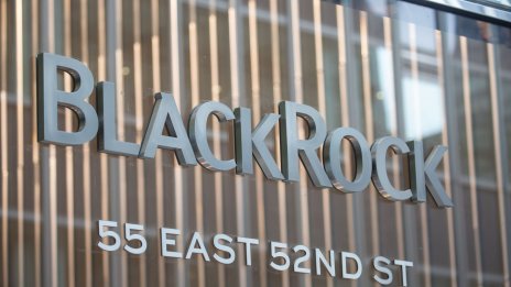 BlackRock отмени забраната за теглене на средства от британския си имотен фонд