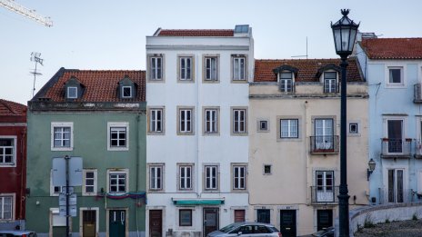 Спад на цените на жилищата ще засегне пряко печалбите на банките в Европа