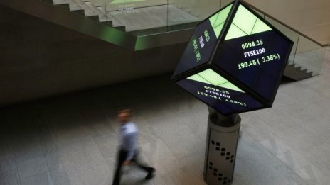 Европейските пазари затвориха смесено след натиск върху автомобилния сектор 