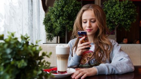 Смартфон за 450-500 лева е най-купуваната стока на изплащане в България