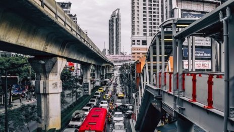 Чуждестранните купувачи измъкват пазара на имоти в Тайланд от застоя