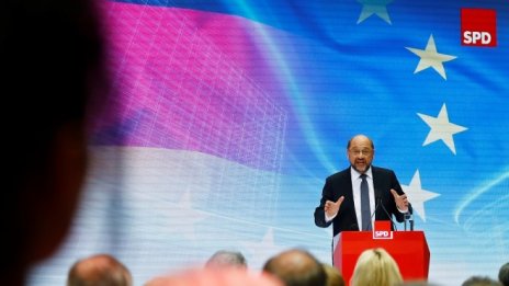 Рискованата игра с мигрантите на Мартин Шулц