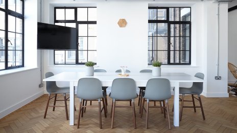 Растящите сметки за енергия карат британските компании да преосмислят използването на офиса