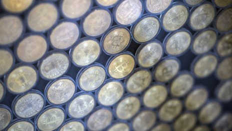 Биткойнът поевтинява, като фокусът отново е върху 200-дневната пълзяща средна