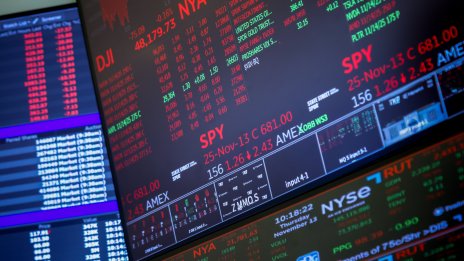 Dow започва сесията с нов спад от над 300 пункта*