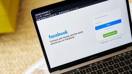 Служител на Facebook я е бил предупредил за проблемите с рекламните метрики