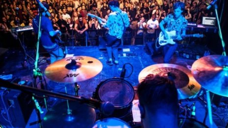 Как българската група Hayes&Y проби на чуждестранната сцена?