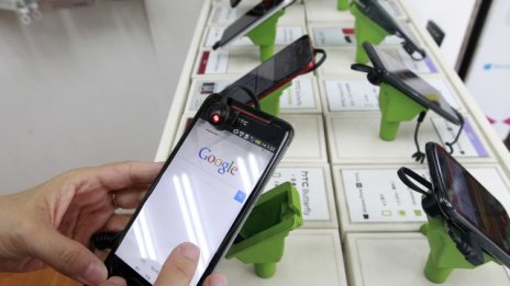 Арести на топ мениджъри сринаха акциите на HTC