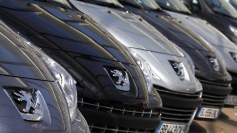 Ръчната на Peugeot не държи - концернът продължава спускането си надолу
