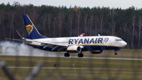 Ryanair предупреждава за съкращения на служители заради забавянето на 737 Max 
