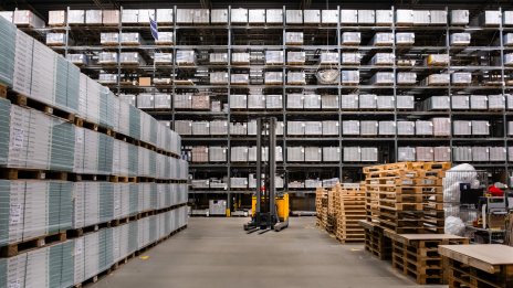 Лондон остава градът с най-скъпите складове в света