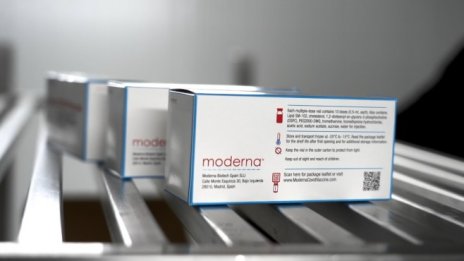 Пристигнаха 3600 дози от ваксината на Moderna у нас