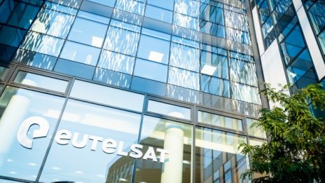 Френската Eutelsat иска да купи британския конкурент Oneweb