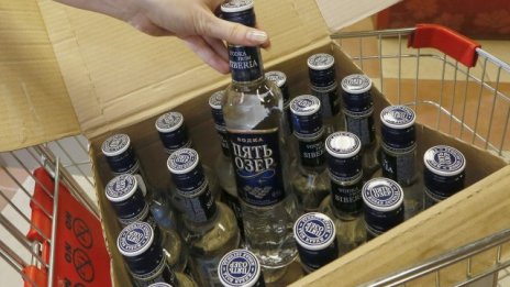 Русия понижи минималната цена на водката