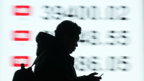 Хонконгският бенчмарк Hang Seng е на крачка от четиригодишен връх