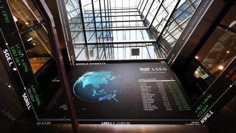 Общоевропейският индекс Stoxx Europe 600 отстъпи с 1%