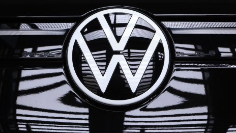 Печалбата на Volkswagen се срива с 40% заради натиска на разходите върху маржа