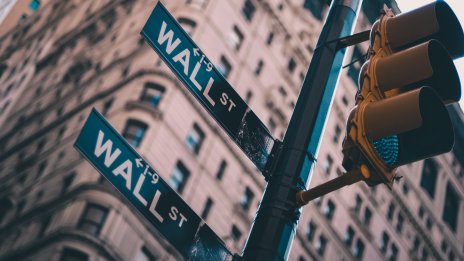Искате да успеете на Wall Street? Учете покер, не икономика