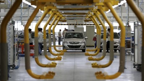 Растежът на производството в Китай се забави до 6-годишно дъно