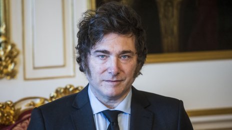 Шоковата терапия на Хавиер Милей тласка Аржентина към рецесия