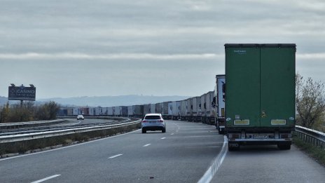 Строителните материали и автомобилите влизат в списъка на НАП с рискови стоки