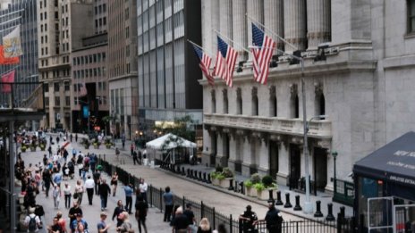 Рекордната безработица в САЩ не можа да помрачи настроението на Wall Street*