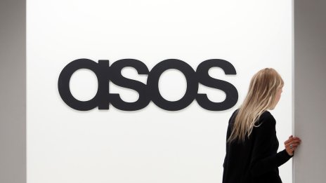 Проблемите с доставките във Великобритания удариха резултатите на Asos
