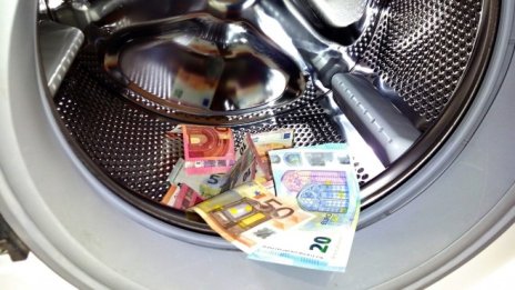 Какво се крие зад Pandora Papers?