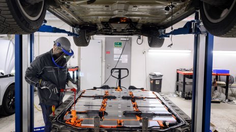 Защо се очаква цените на батериите да паднат отново през 2026 г.?