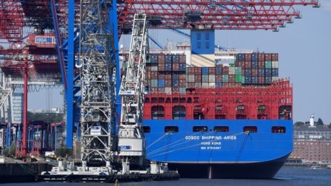 САЩ вече събират по-високи мита за китайските стоки, идващи по море